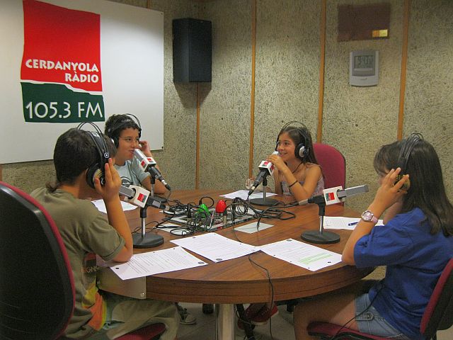 Cerdanyola Ràdio emet els programes fets pels alumnes de primària