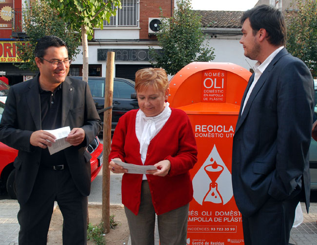 Cerdanyola inicia la recollida selectiva d'oli domèstic amb contenidors al carrer