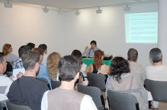 Una xerrada repassa les novetats de la llei d'estrangeria