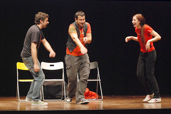 Alumnes d'ESO reflexionen sobre el consum de les drogues a través del teatre