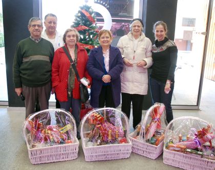 El Mercat de Serraperera obsequia la seva clientela amb 12 paneres