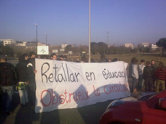La vaga d'estudiants s'inicia amb un tall de l'AP7/B30