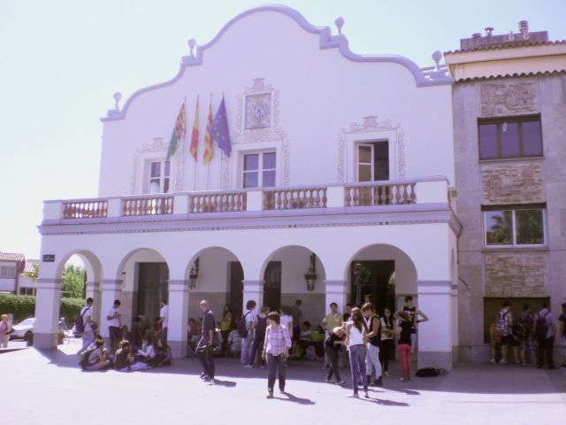 Estudiants d'instituts de Cerdanyola es tancaran durant 24 hores al Pere Calders