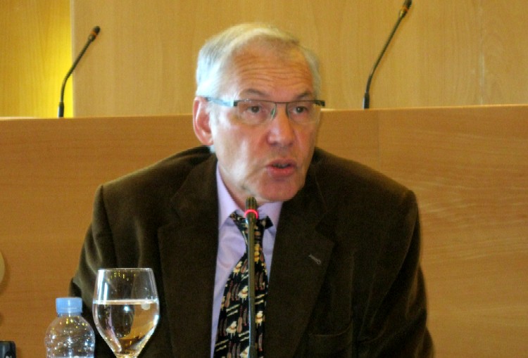 Eleccions UAB. Solà vol una institució més eficient i menys burocràtica