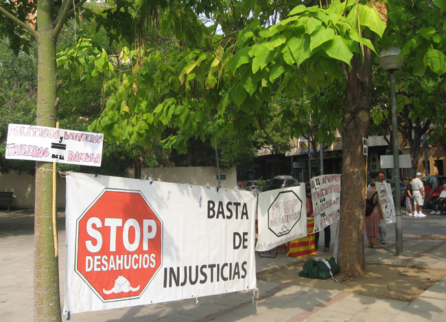 600 signatures més a Cerdanyola reclamant la dació en pagament