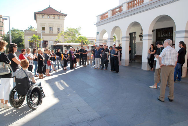 Continuen les protestes per les retallades davant l'Ajuntament