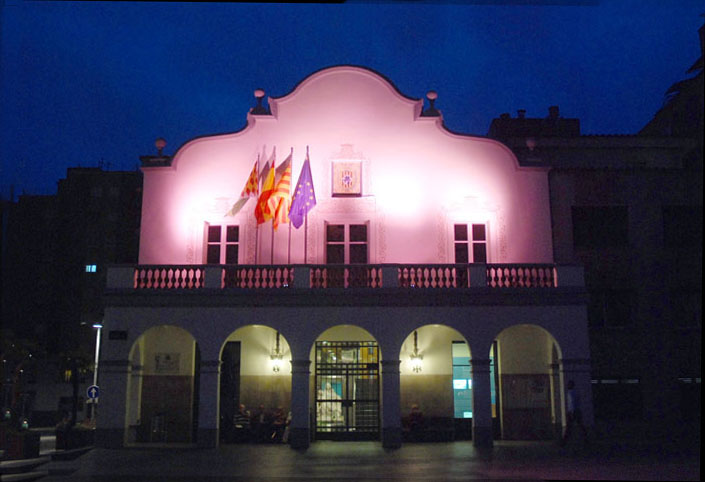 L’Ajuntament il·luminarà la seva façana de color rosa per commemorar el Dia Internacional del càncer de mama