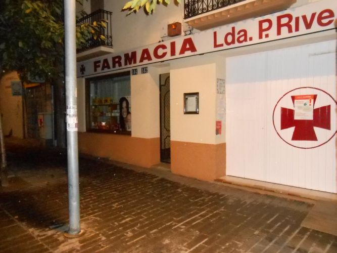 Les farmàcies locals se sumen a la vaga