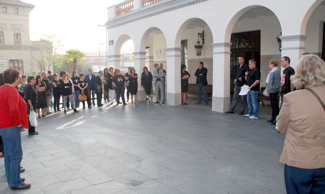 Continuen els Divendres negres a les portes de l'Ajuntament