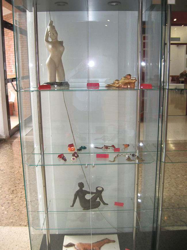 Comença l'exposició solidària de l'Escola d'Art de l'Ateneu