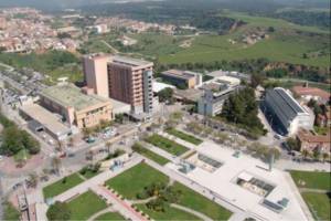 Treballadors del Parc Taulí acampen a l'edifici per protestar contra les retallades sanitàries