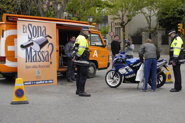 Es posposa la campanya per controlar la contaminació per les emissions dels vehicles