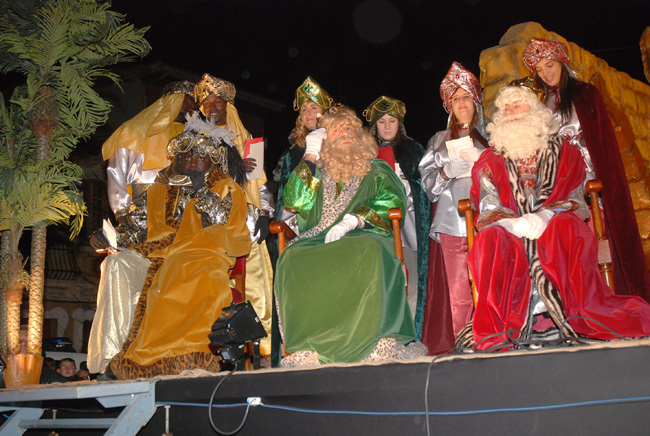 Els comerciants de Sant Antoni Bonasort porten al Rei Baltasar