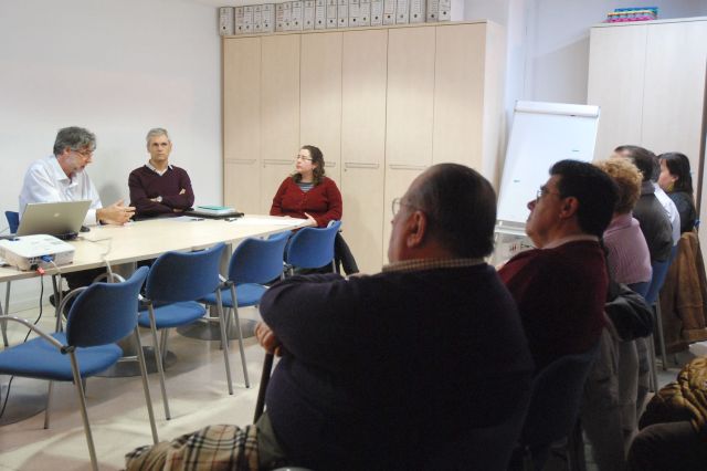 Sessió de treball sobre l'atenció a la salut mental d'adults a Cerdanyola