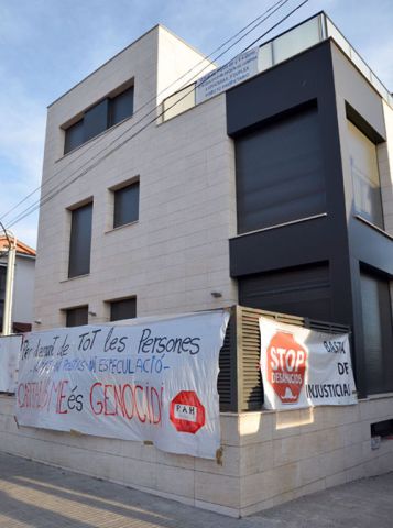 Els ocupants dels pisos de Serragalliners demanen l'empadronament