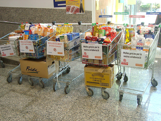 Recollida d'aliments a Bellaterra per a Cáritas