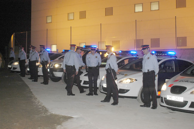 Els Mossos desarticulen un grup criminal que feia estafes financeres
