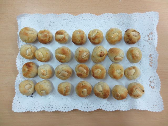 La dolça tradició dels panellets arriba puntual per Tots Sants
