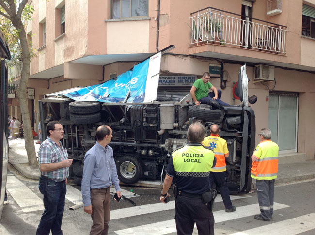 Espectacular accident de trànsit al centre