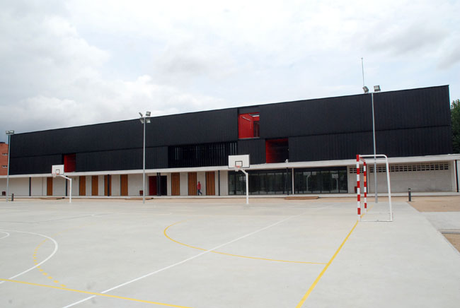 Els instituts locals demanen col·laboració per evitar els actes vandàlics