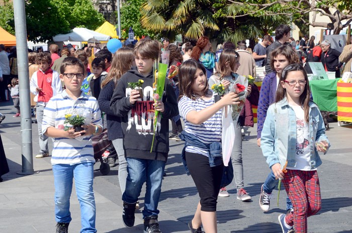 Sant Jordi pren les places