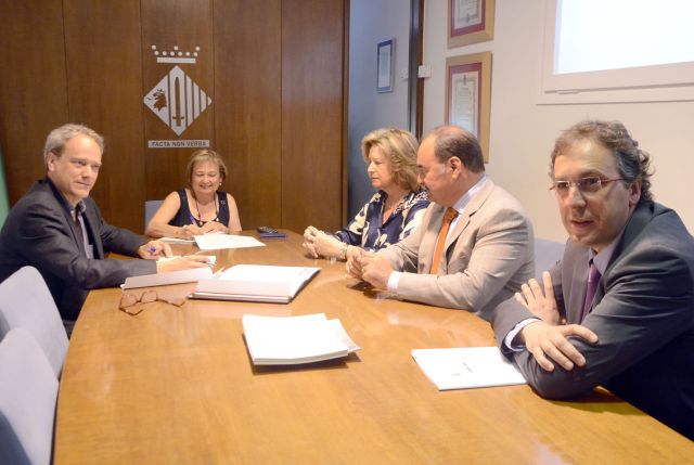 L’Ajuntament signa un contracte per a la construcció d’un nou tanatori i la gestió del cementiri municipal