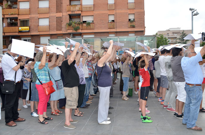 Un mosaic per la pau simbolitza la solidaritat de la ciutat en l'acte central del programa Cerdanyola Coopera