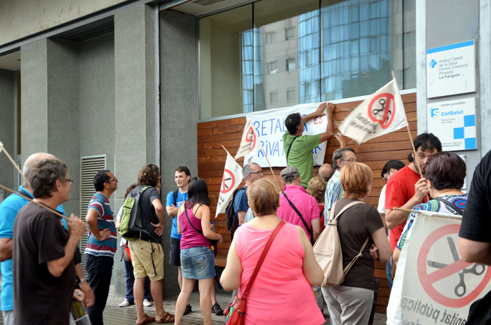 Concentració de protesta pel tancament estiuenc dels CAPs