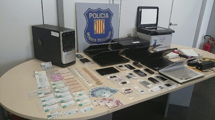 Desarticulat un grup de falsificació de targetes de transports públics metropolitans