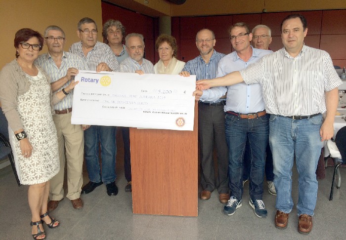 El Rotary lliura la recaptació de la Nit Solidària a la campanya "A Cerdanyola, cap persona amb fam"