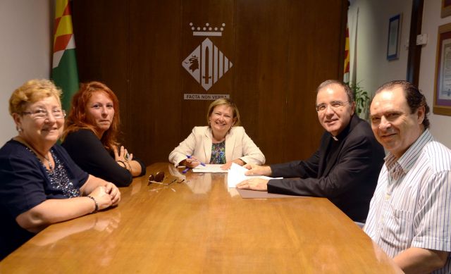 L'Ajuntament i la parròquia de Sant Martí col·laboren en el projecte ajut alimentari de Cáritas