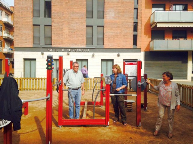 Nou espai lúdic i de salut per a la gent gran a la plaça de la Torre Vermella