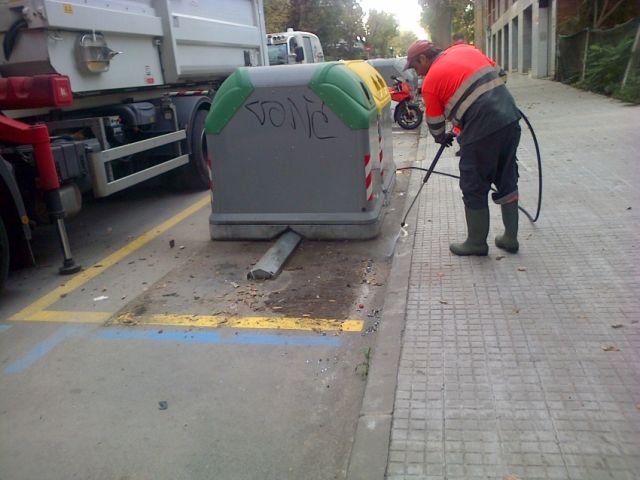 Nou servei de millora de la neteja de les bases de contenidors de brossa