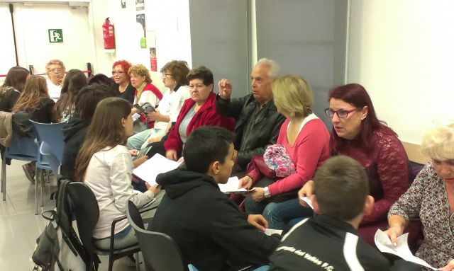 Els joves expliquen consells de seguretat i mesures de protecció a la Gent Gran 