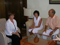 Juan Antonio Suárez i Catalina Gálvez rebuts a l'Ajuntament a la tornada de Roma