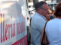 La deixalleria mòbil es desplega pels barris