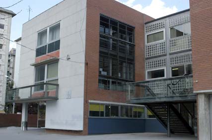 Alumnes de l'IES Banús manifesten el seu rebuig a la direcció del centre