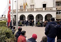 Cerdanyola mostra el seu respecte a les víctimes de l'11-M