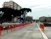Obert al trànsit de vehicles el nou tram del carrer dels Reis al costat del riu