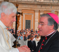 El Papa Benet XVI rep el bisbe de Terrassa, Josep Àngel Sàiz