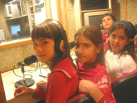 Alumnes dels CEIP Carles Buïgas i Bellaterra enregistren un programa a la Ràdio