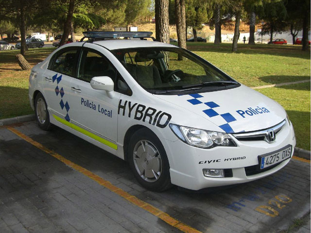 La policia local de Cerdanyola prova un cotxe ecològic