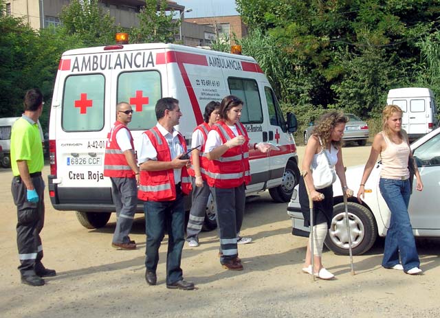 Els veïns del barri de Montflorit participen en un simulacre d'evacuació per incendi