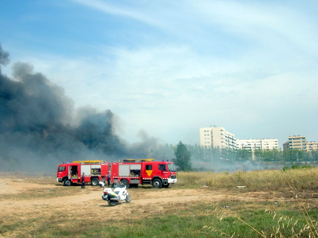 Un incendi produït ahir al vespre va obligar a tallar la circulació de les línies 4 i 7 Renfe