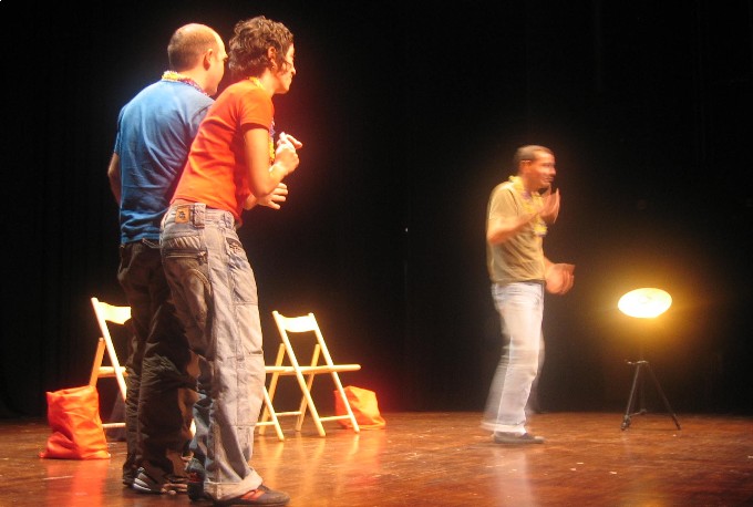 246 alumnes d’ESO assisteixen a la representació d'una obra de teatre per reflexionar sobre el consum de drogues