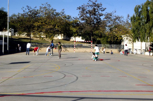 L'AMPA del CEIP Xarau fa obres de manteniment al centre escolar