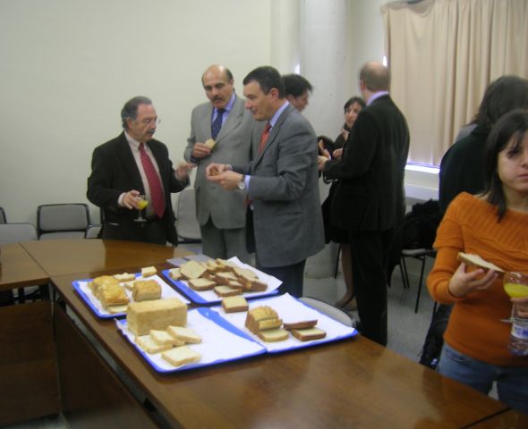 Investigadors de la UAB elaboren un nou pa sense gluten