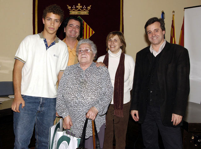 Les parelles del programa Viure i conviure fan festa a l’Ajuntament