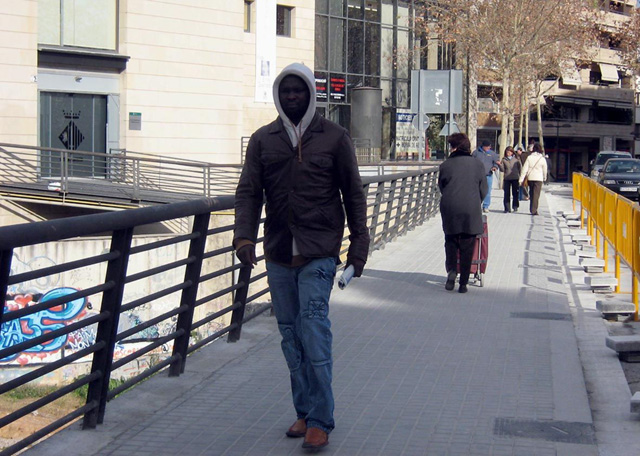 S’amplien les voreres del pont del carrer de Francesc Layret