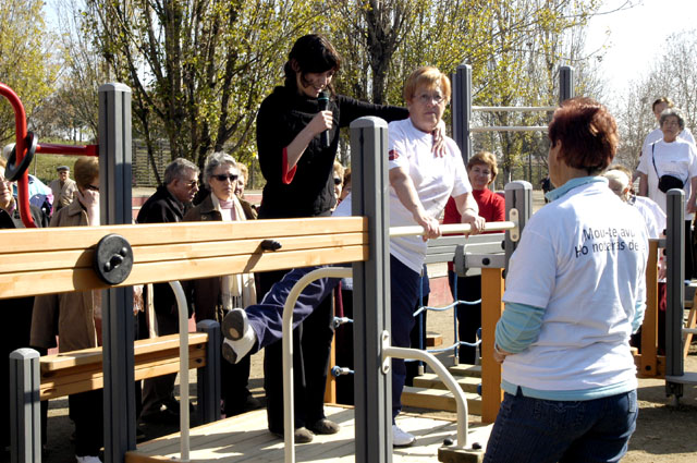 S'inaugura oficialment l'espai lúdic per a la gent gran
